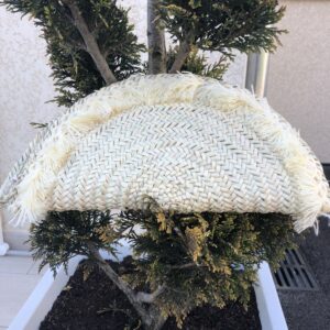 Pochette Demi Lune en osier pompons Ecru